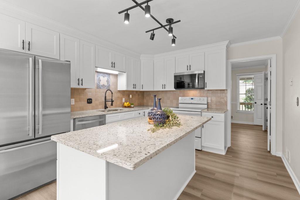 2611 Rock Point Lane