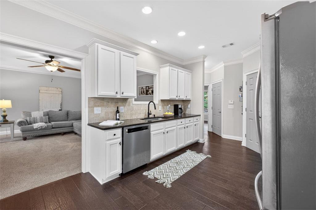 1580 Lakeland Drive