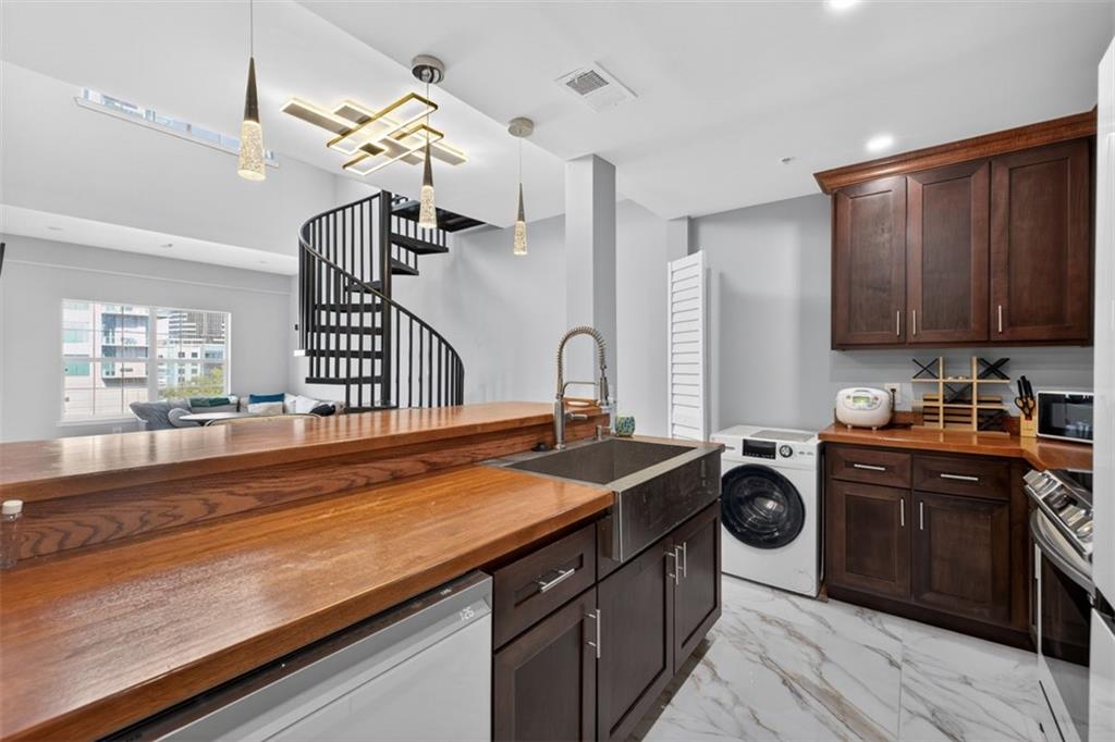 1075 Peachtree Walk NE Unit A512