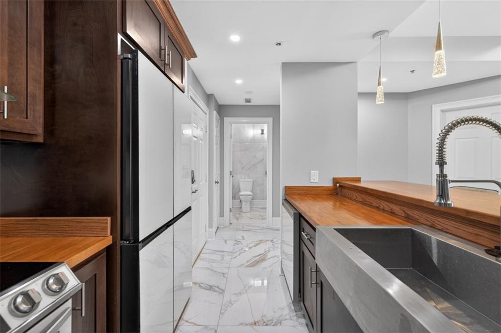 1075 Peachtree Walk NE Unit A512