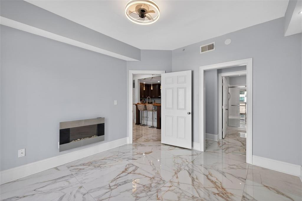 1075 Peachtree Walk NE Unit A512