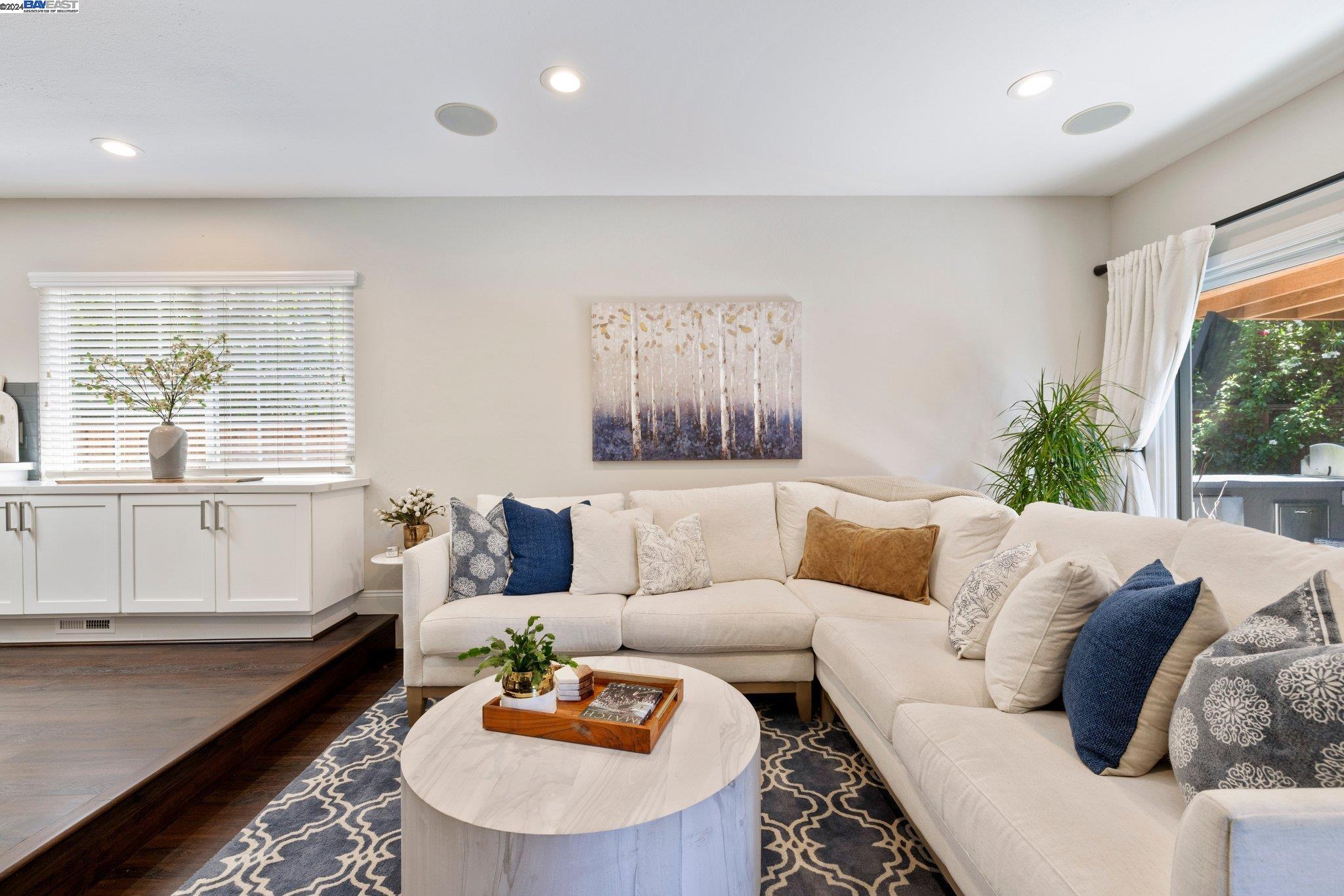 5529 Black Ave