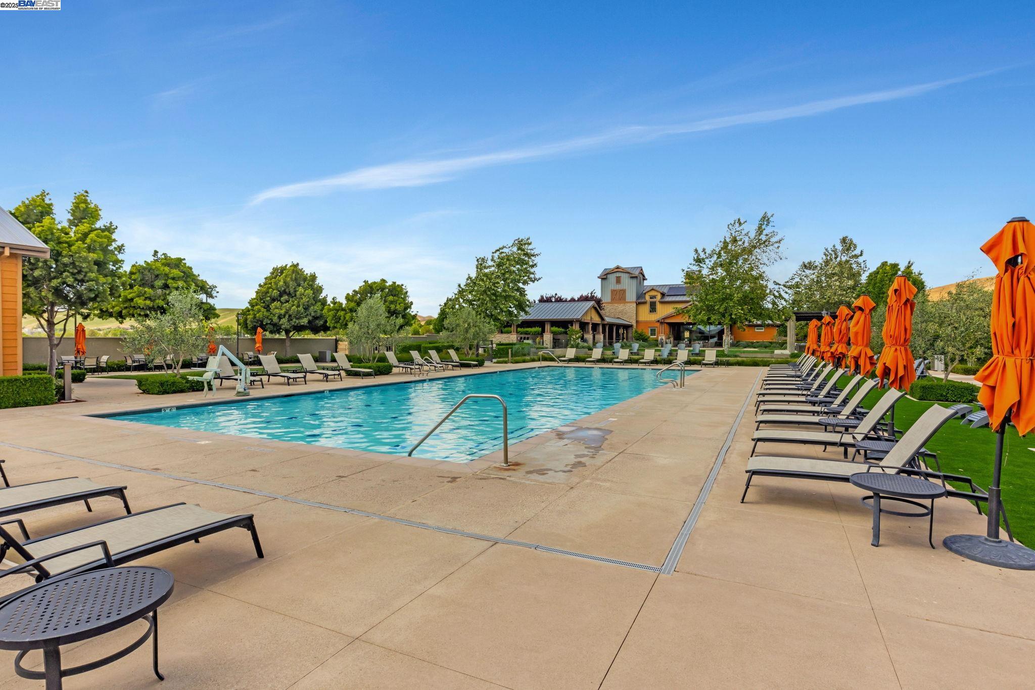 665 Sandalwood Dr # 4