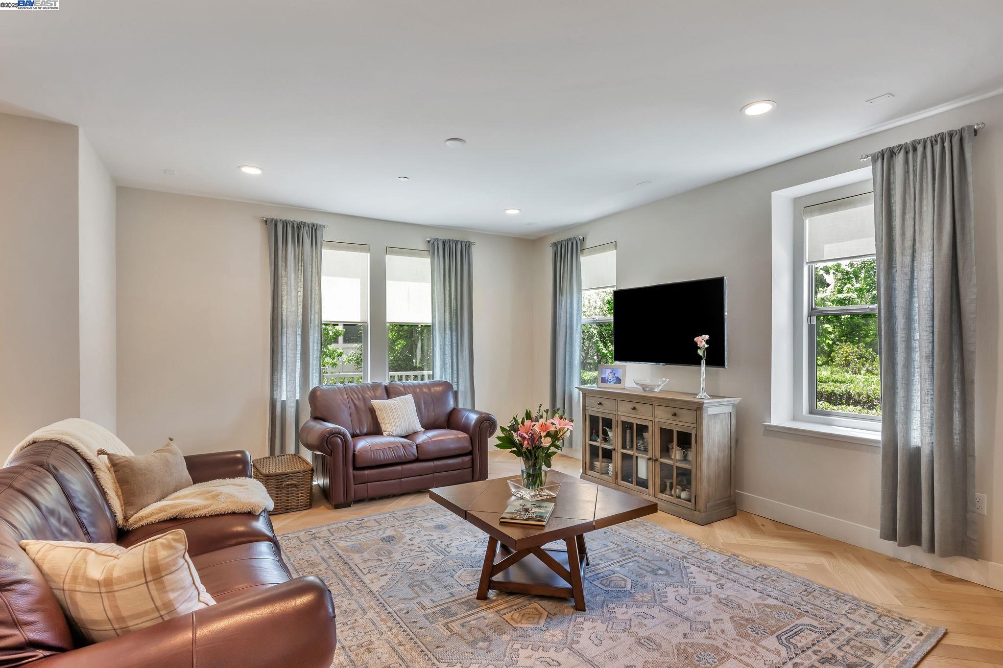 665 Sandalwood Dr # 4