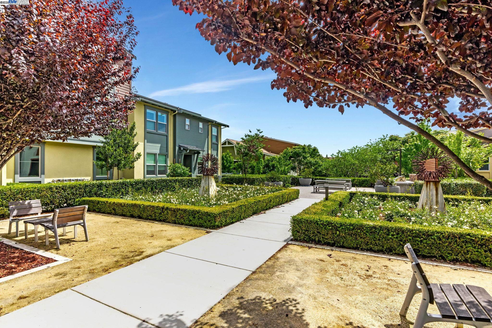 665 Sandalwood Dr # 4