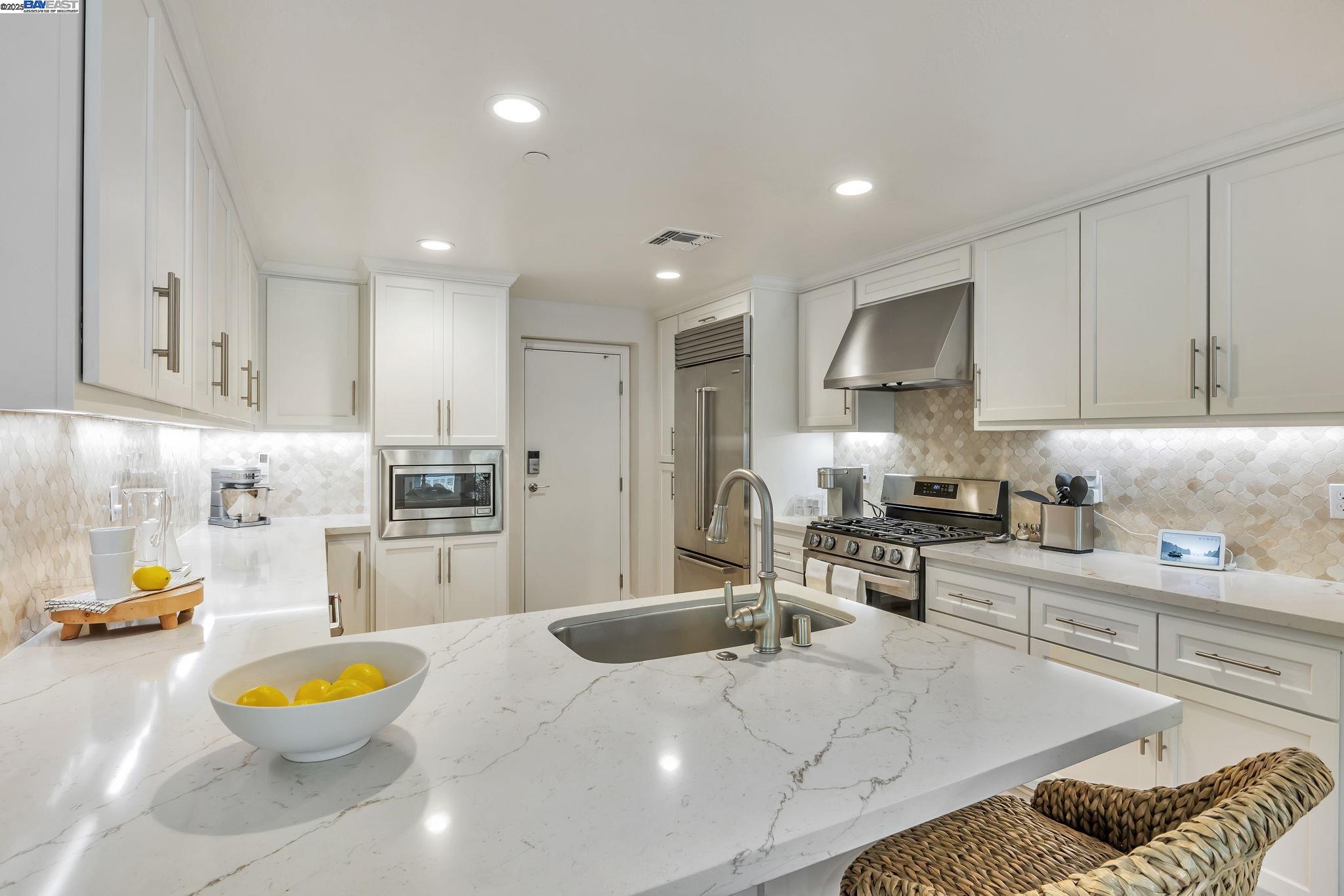 665 Sandalwood Dr # 4