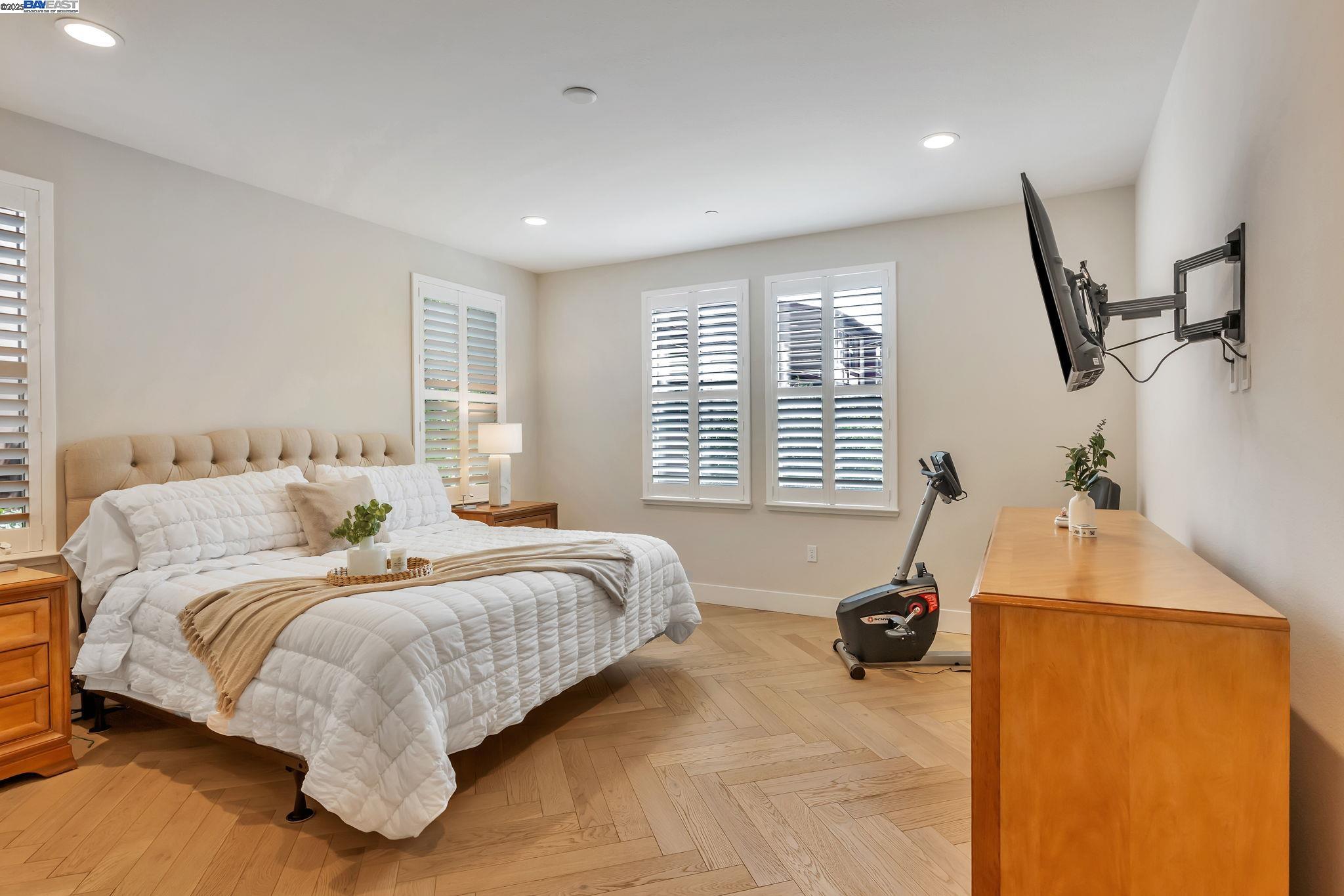 665 Sandalwood Dr # 4