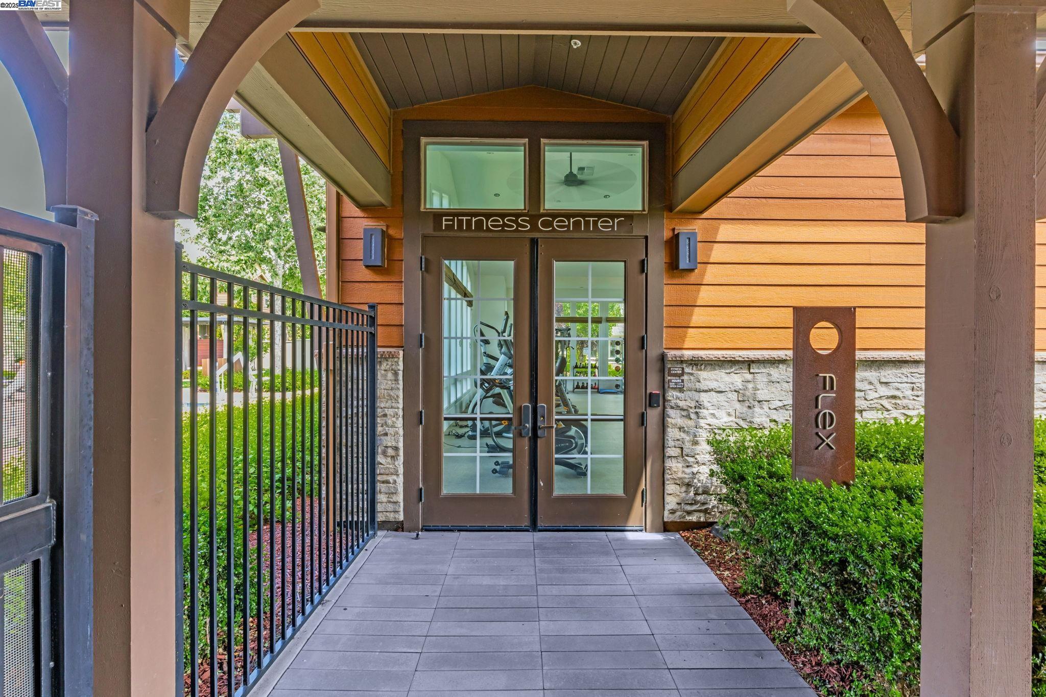 665 Sandalwood Dr # 4