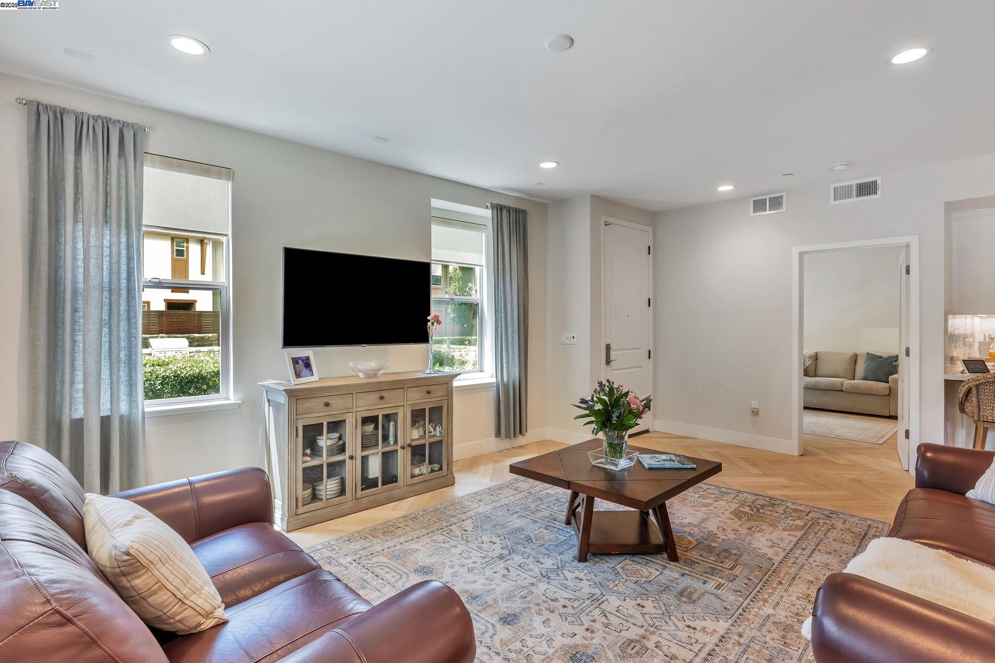 665 Sandalwood Dr # 4