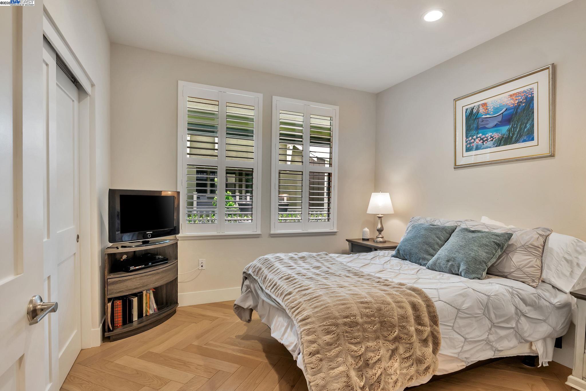 665 Sandalwood Dr # 4