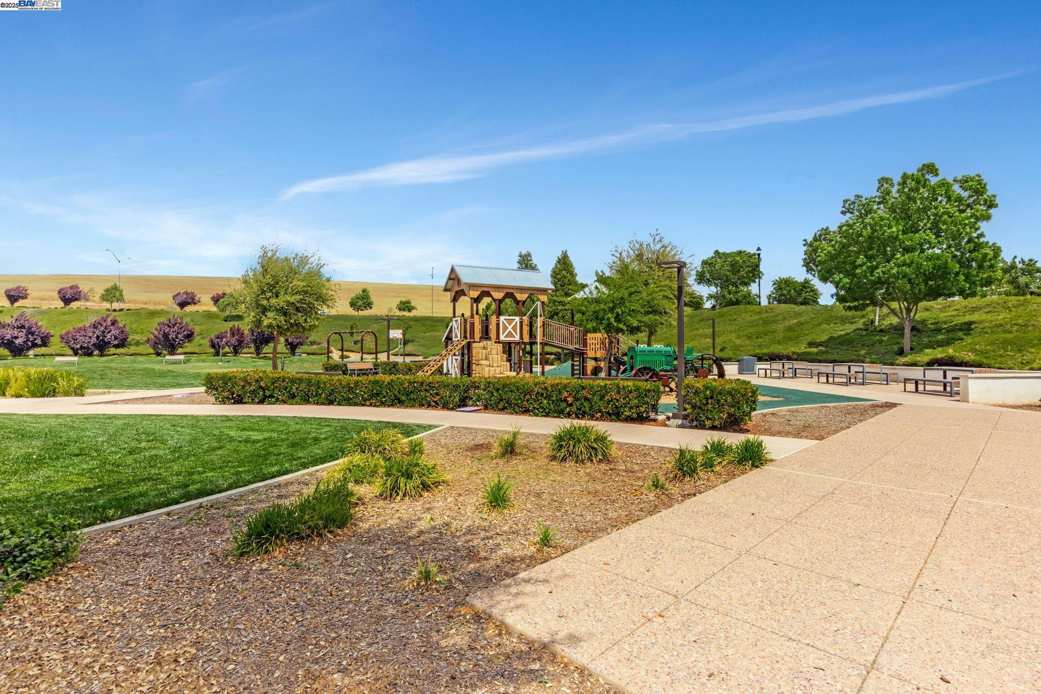 665 Sandalwood Dr # 4