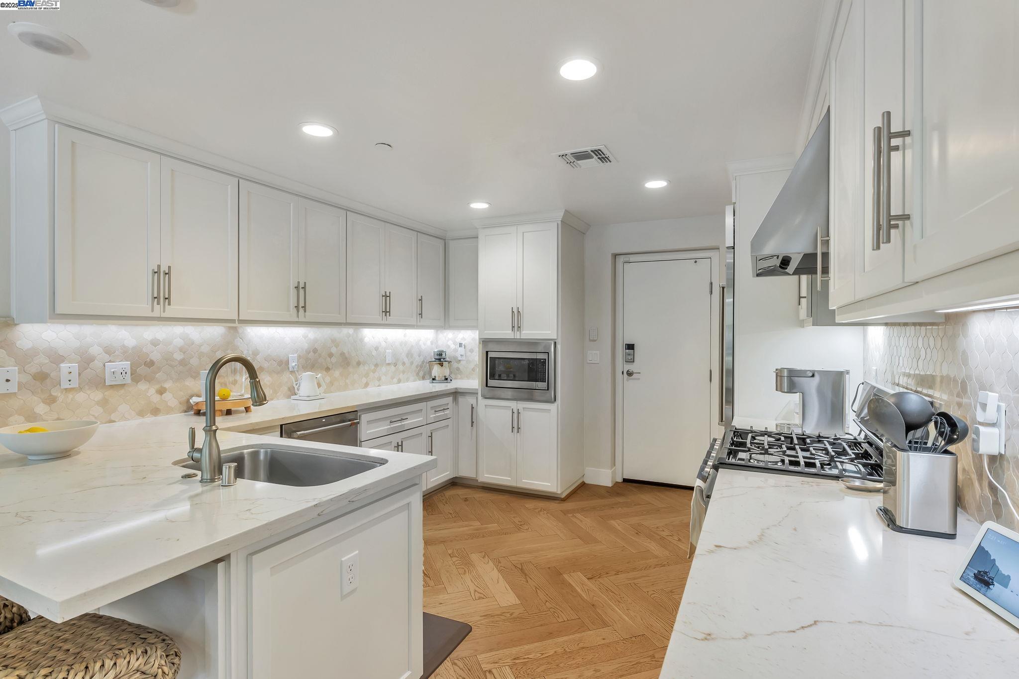 665 Sandalwood Dr # 4