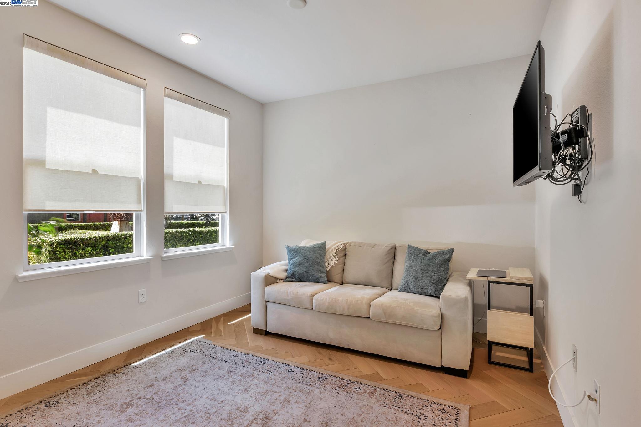 665 Sandalwood Dr # 4