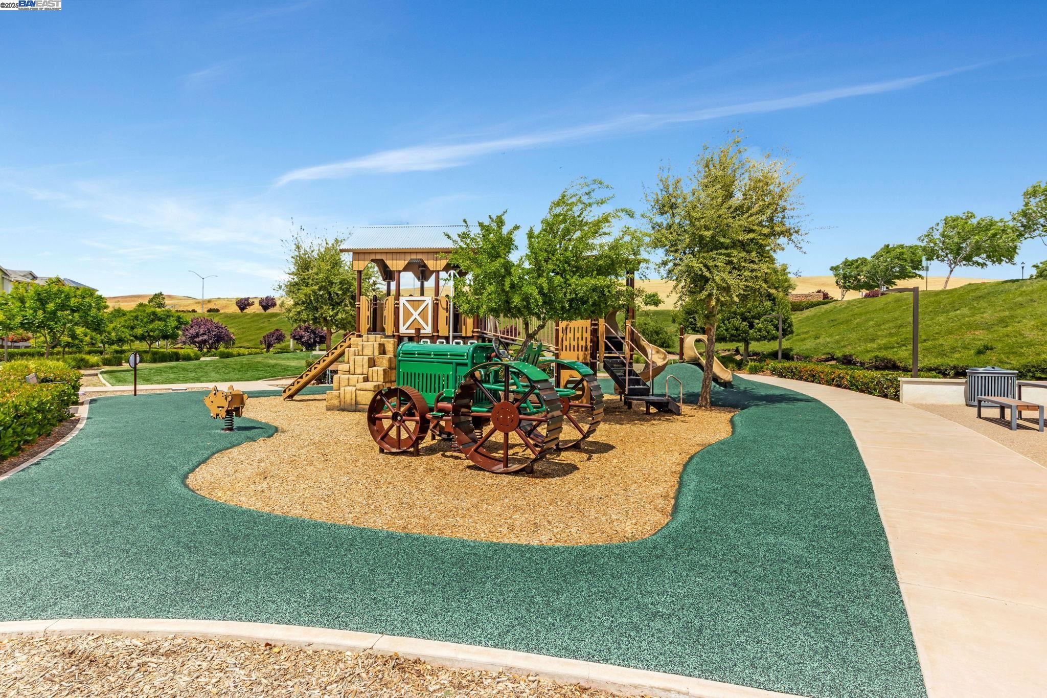 665 Sandalwood Dr # 4