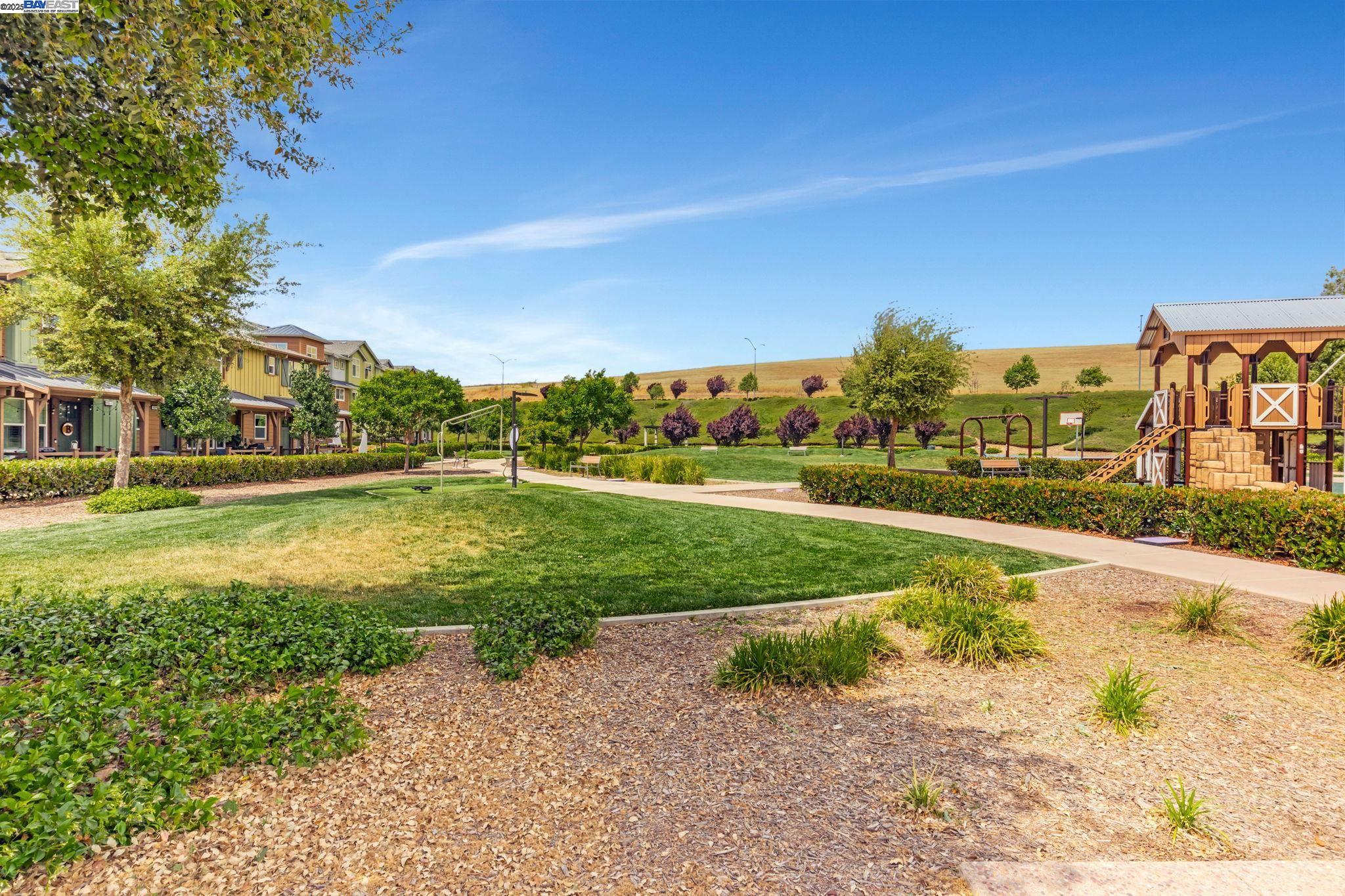 665 Sandalwood Dr # 4