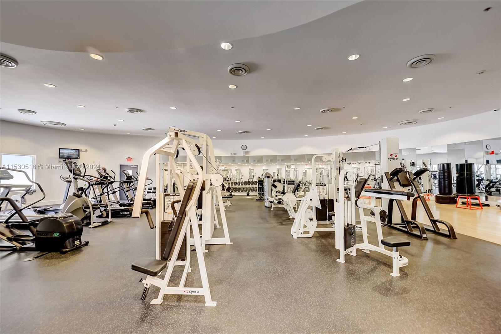 5600 Collins Avenue Unit: 16V