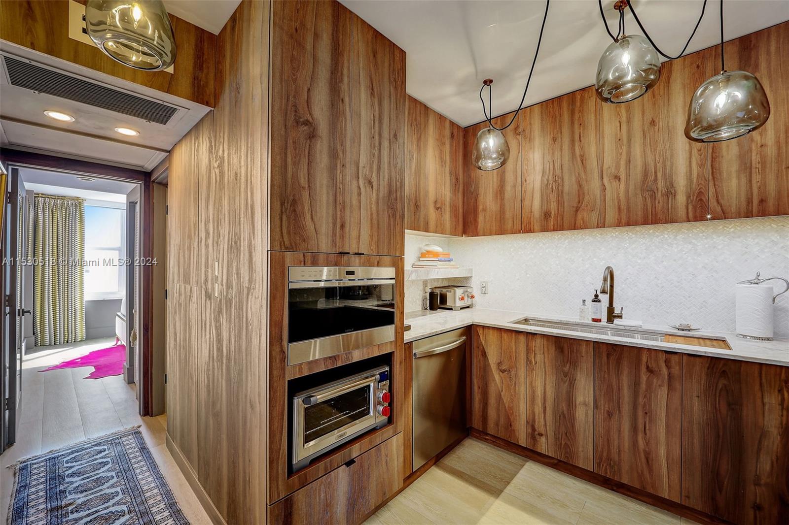 5600 Collins Avenue Unit: 16V
