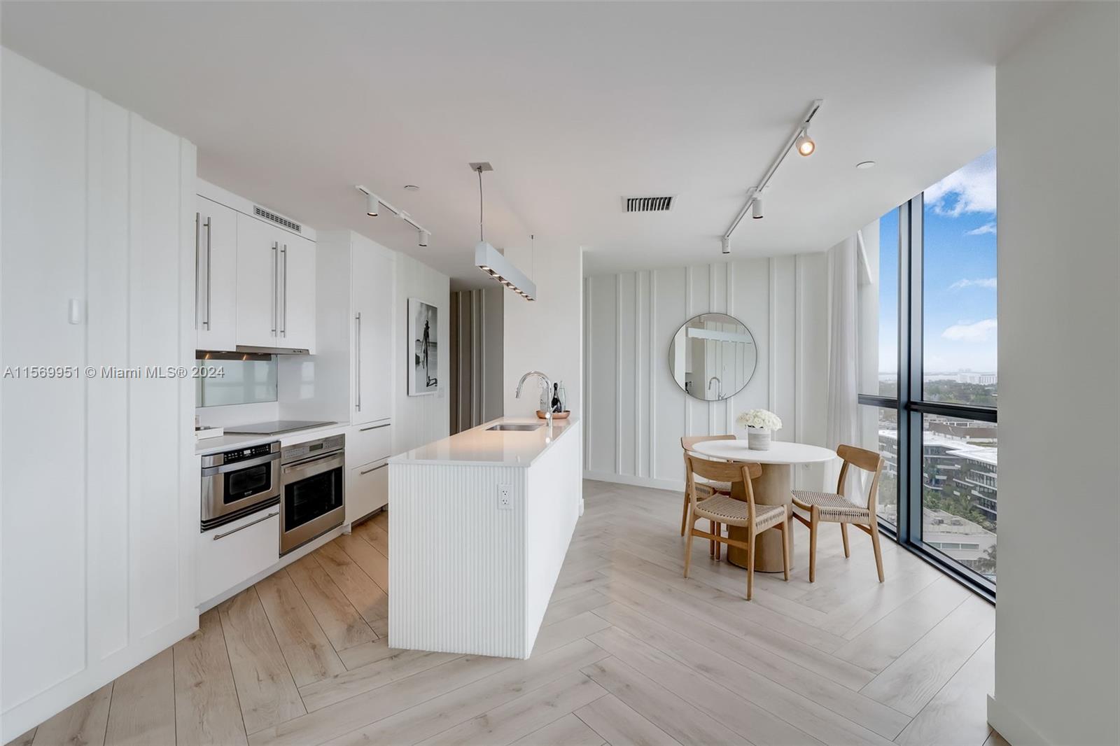 2201 Collins Ave # 1429