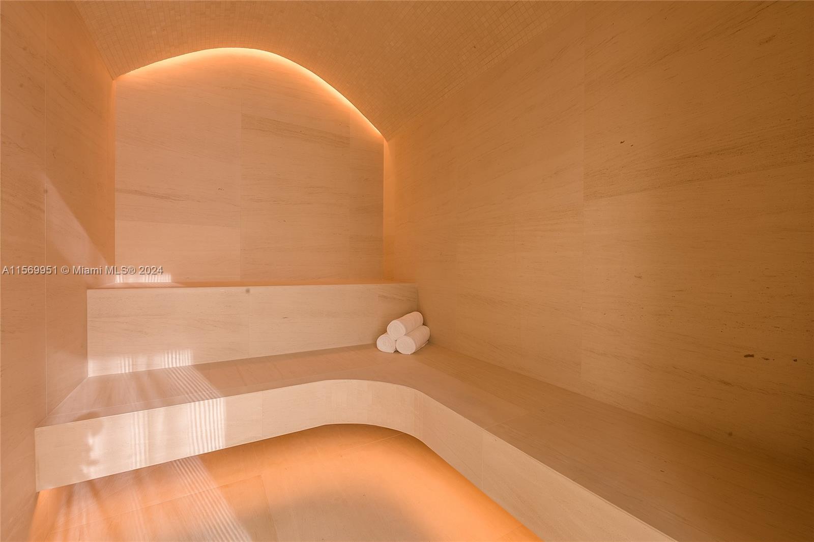 2201 Collins Ave # 1429