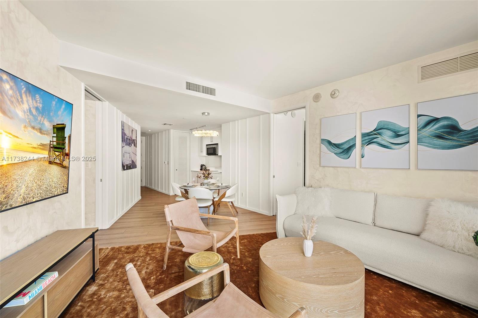 2201 Collins Ave # 811