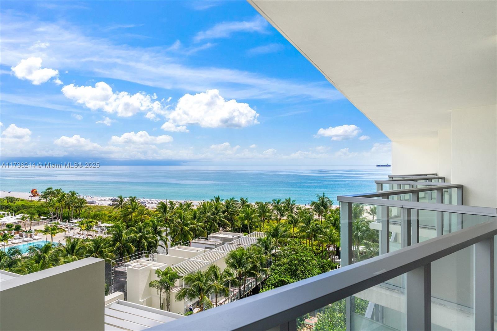 2201 Collins Ave # 811