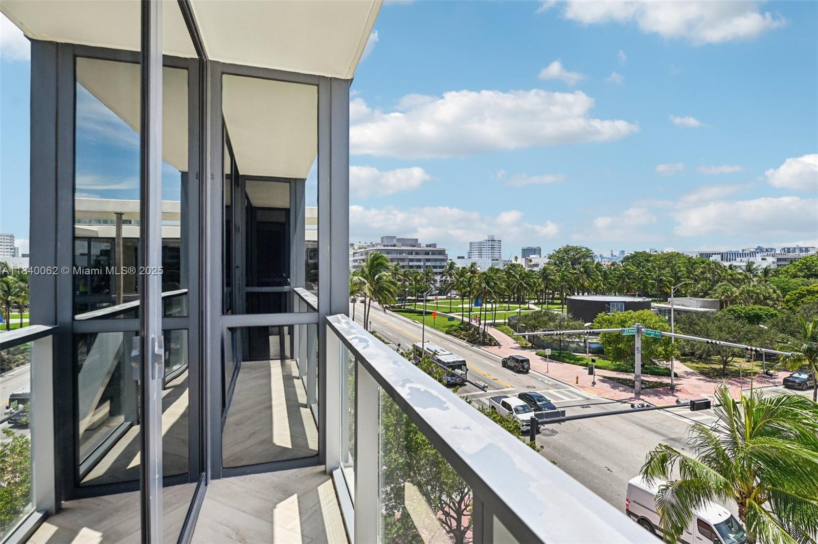 2201 Collins Ave # 401