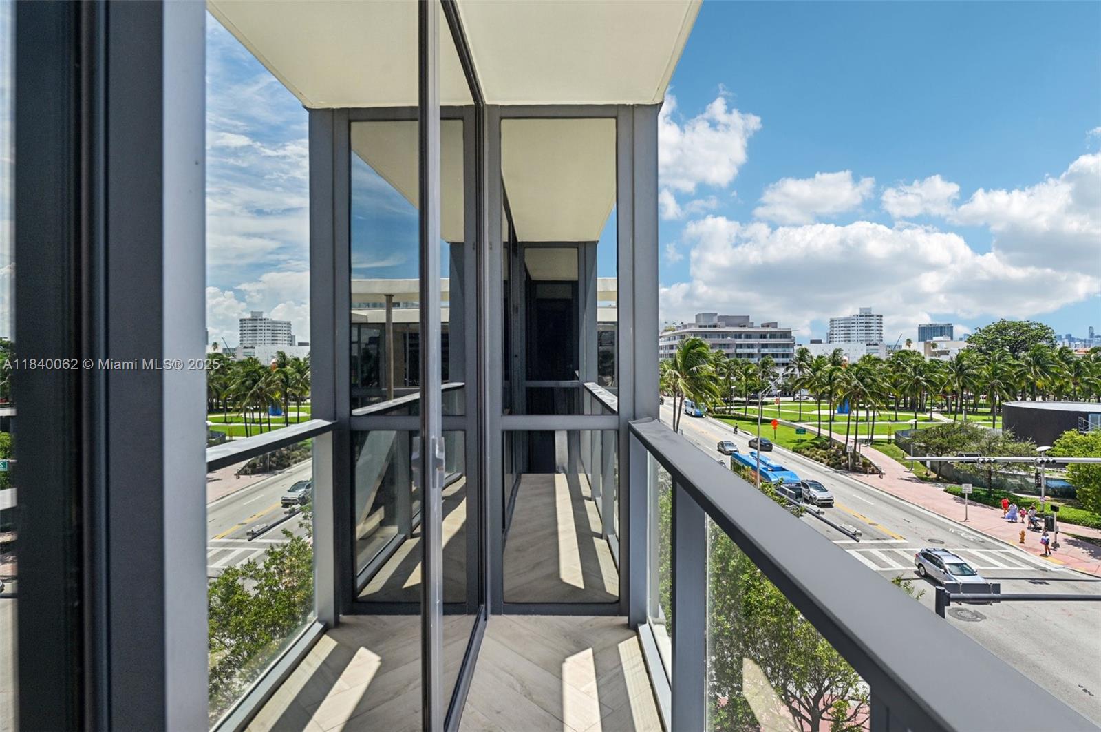 2201 Collins Ave # 401