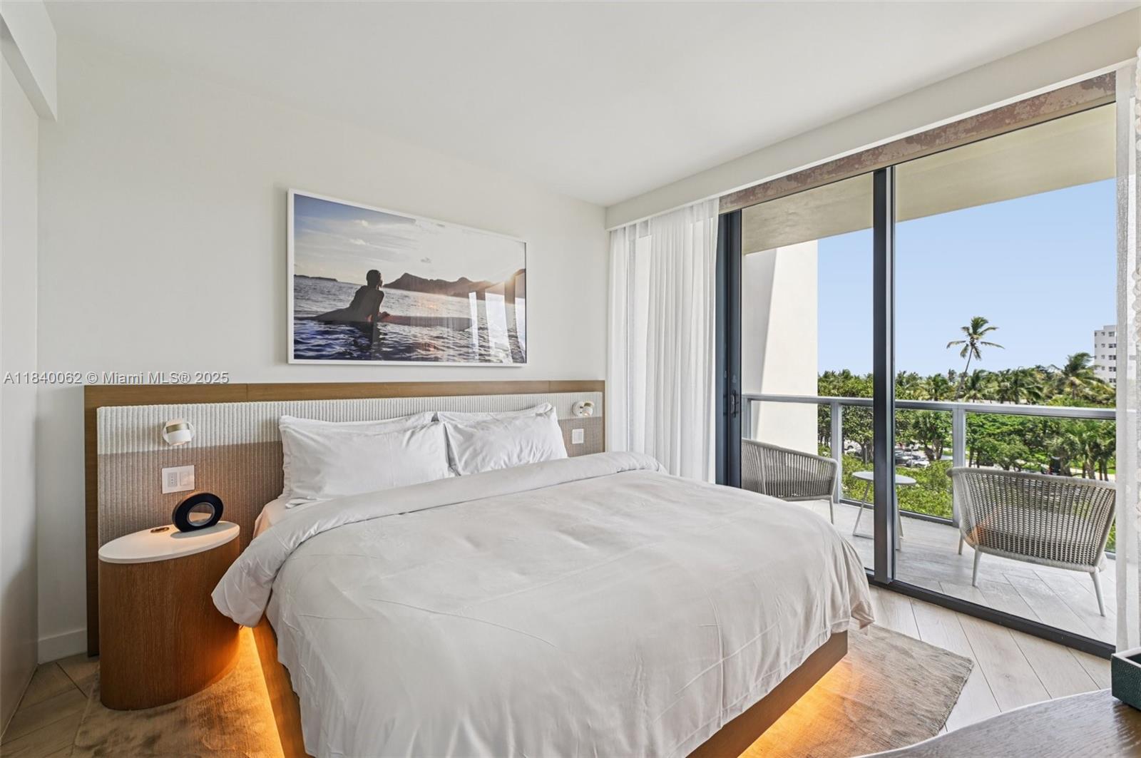 2201 Collins Ave # 401