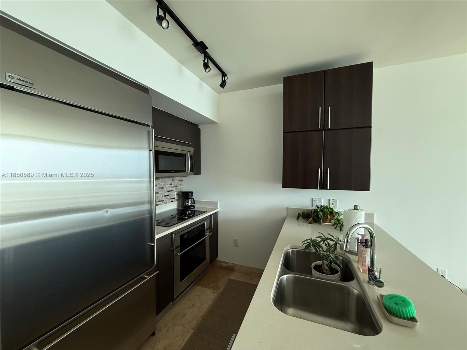 55 SE 6th St # 3600