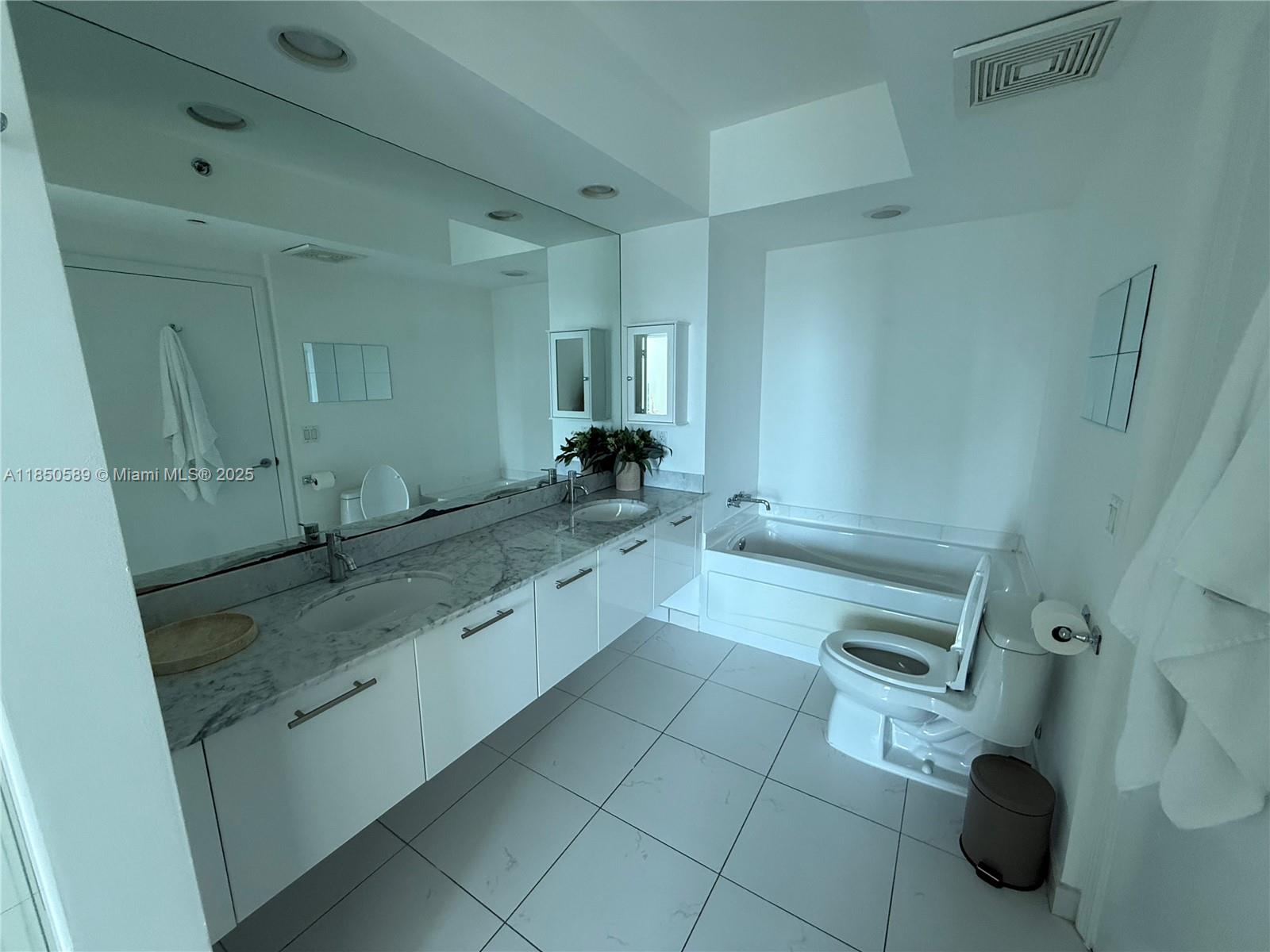 55 SE 6th St # 3600
