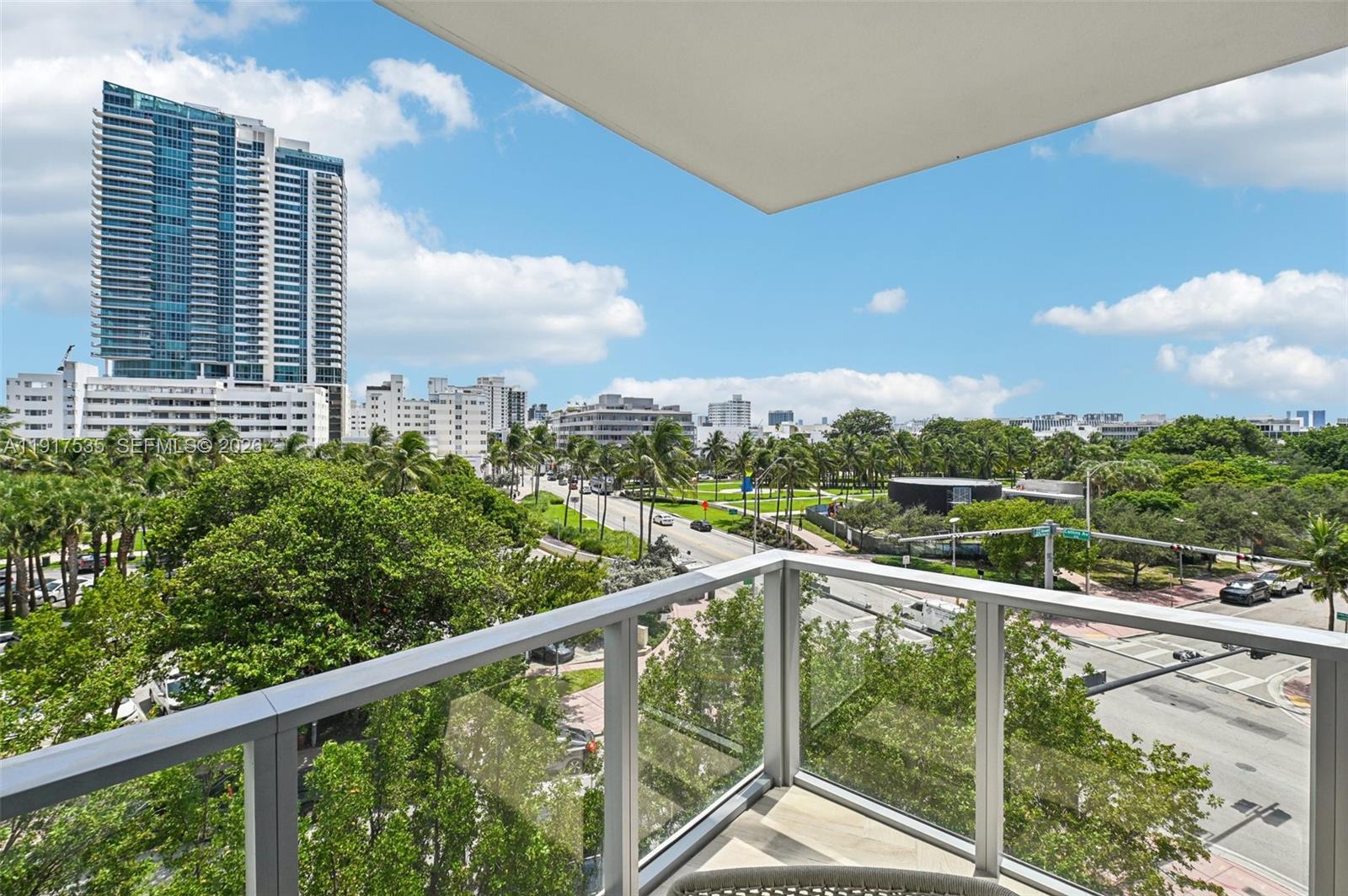 2201 Collins Ave # 401