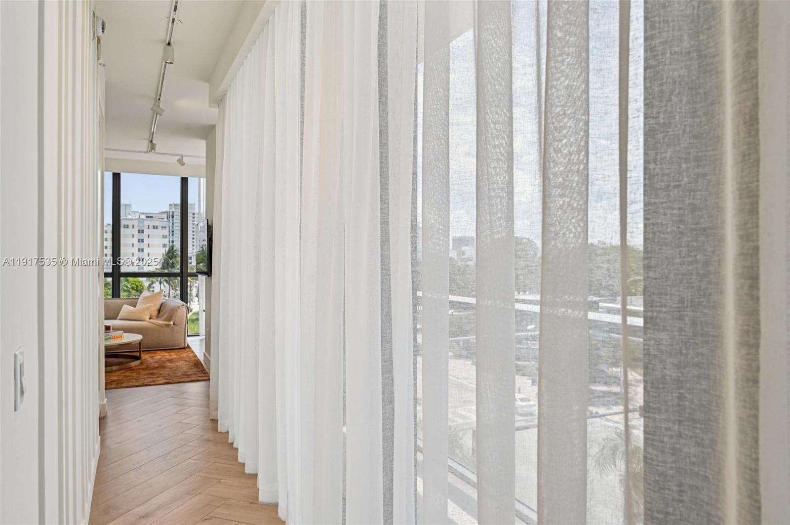 2201 Collins Ave # 401