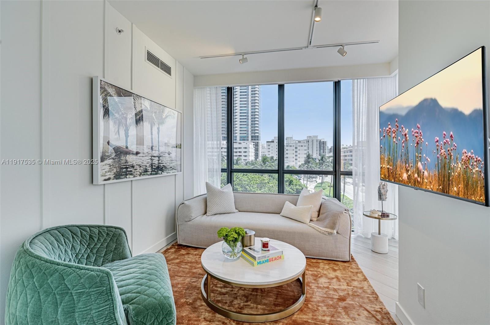 2201 Collins Ave # 401