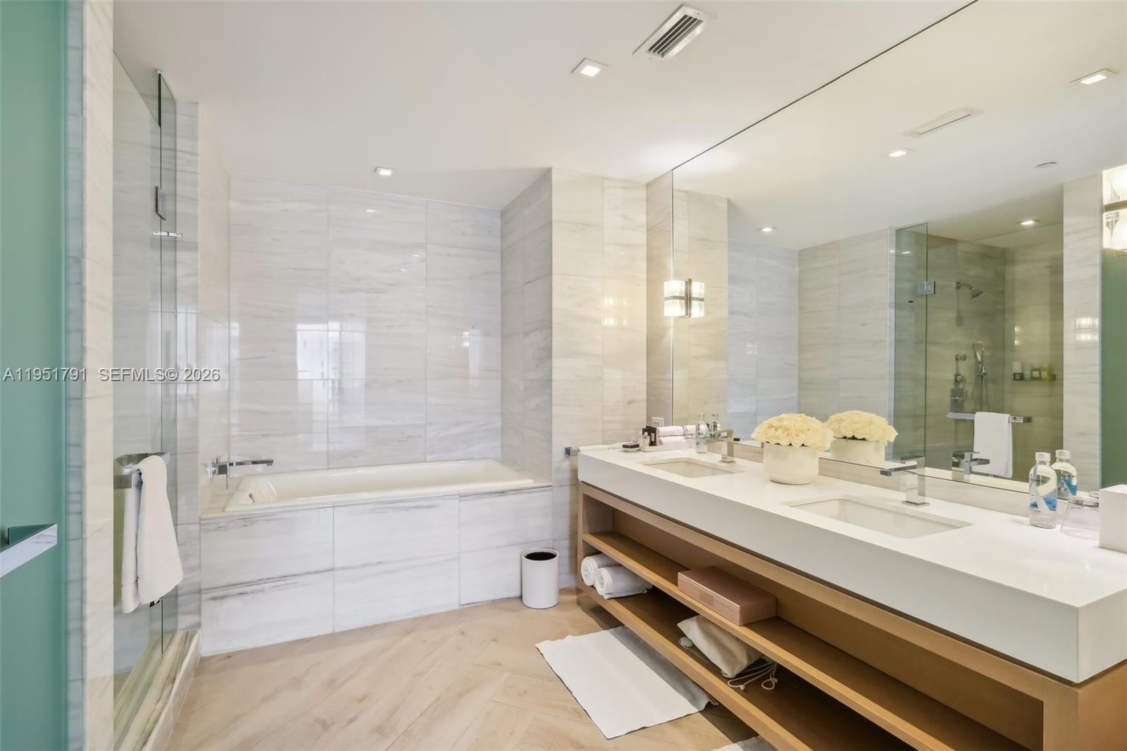 2201 Collins Ave # 1511