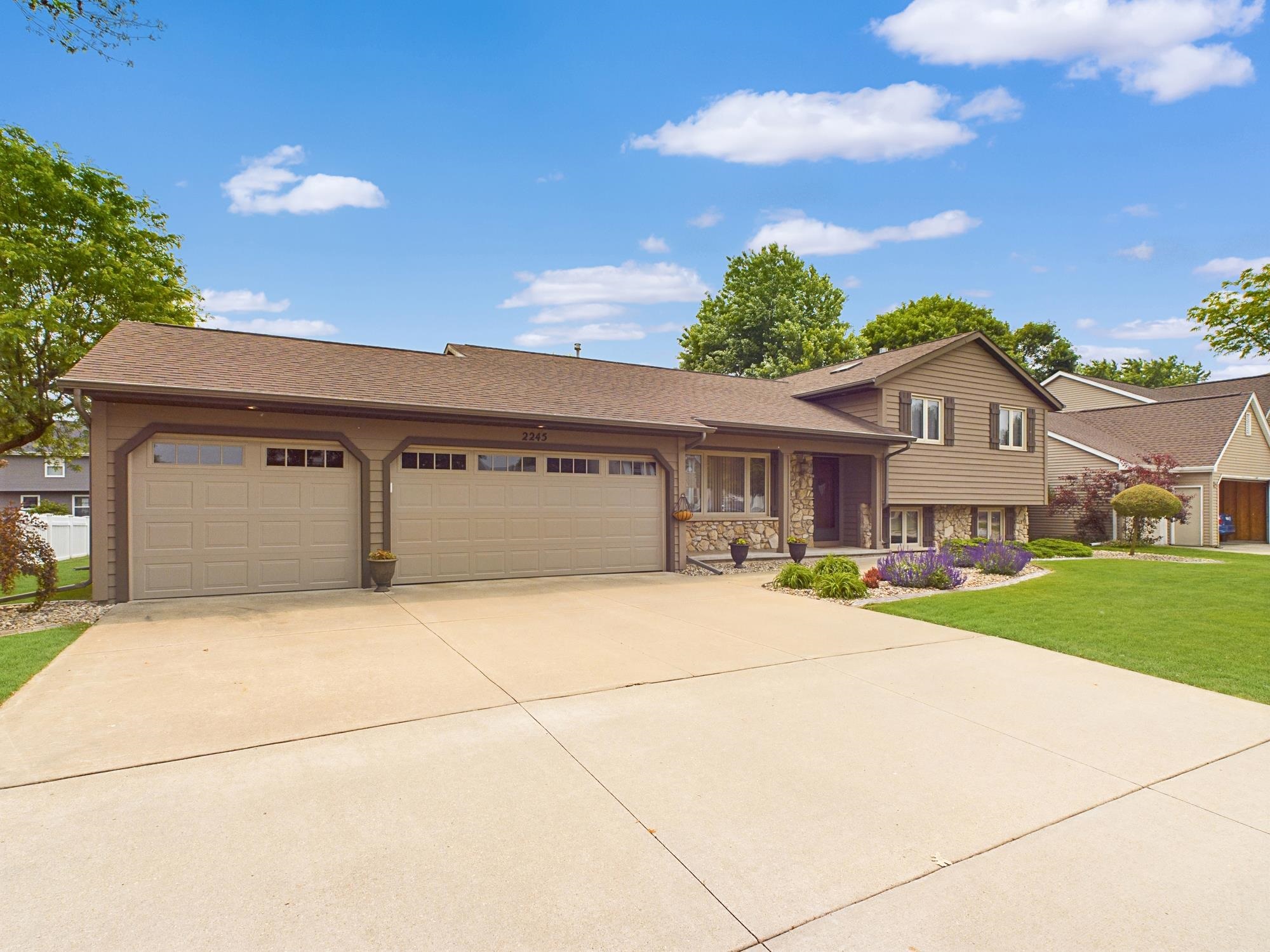 2245 W ROSELAWN Drive