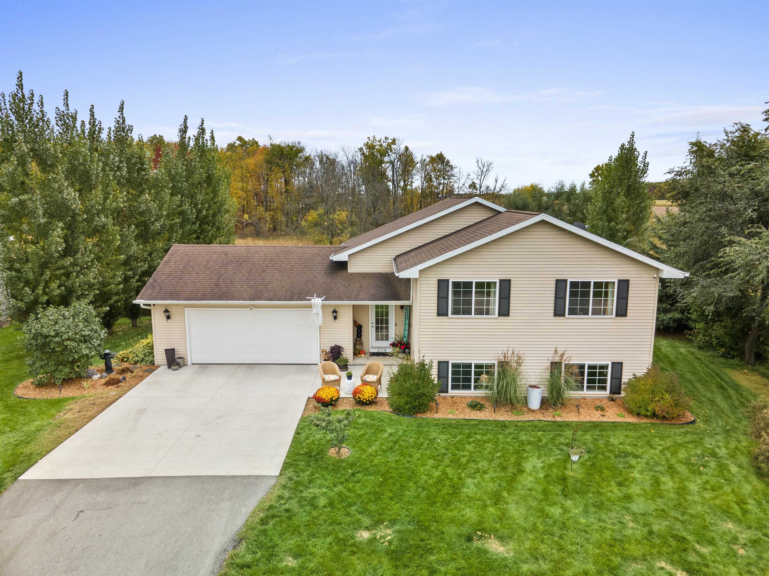 608 RIVERVIEW Court