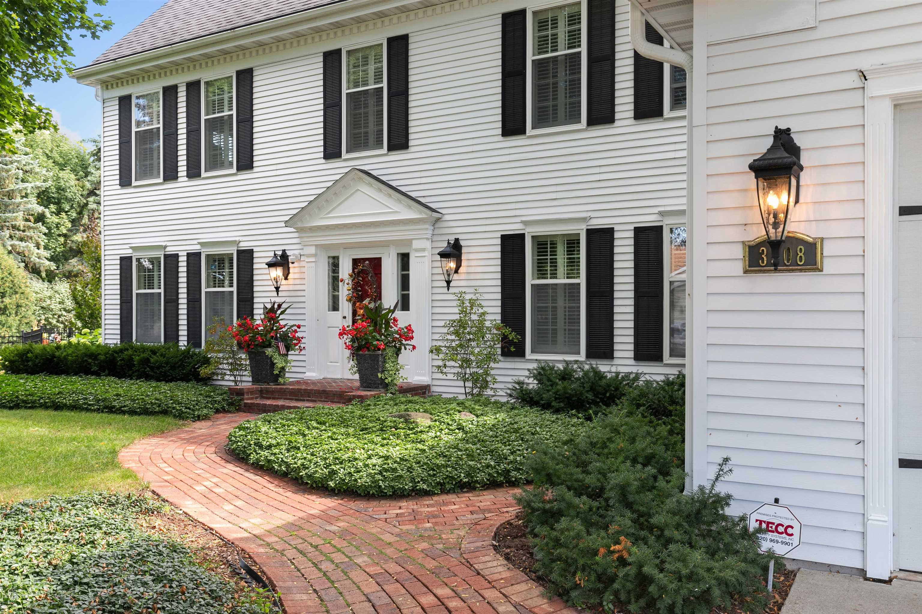 3508 N RACINE Street