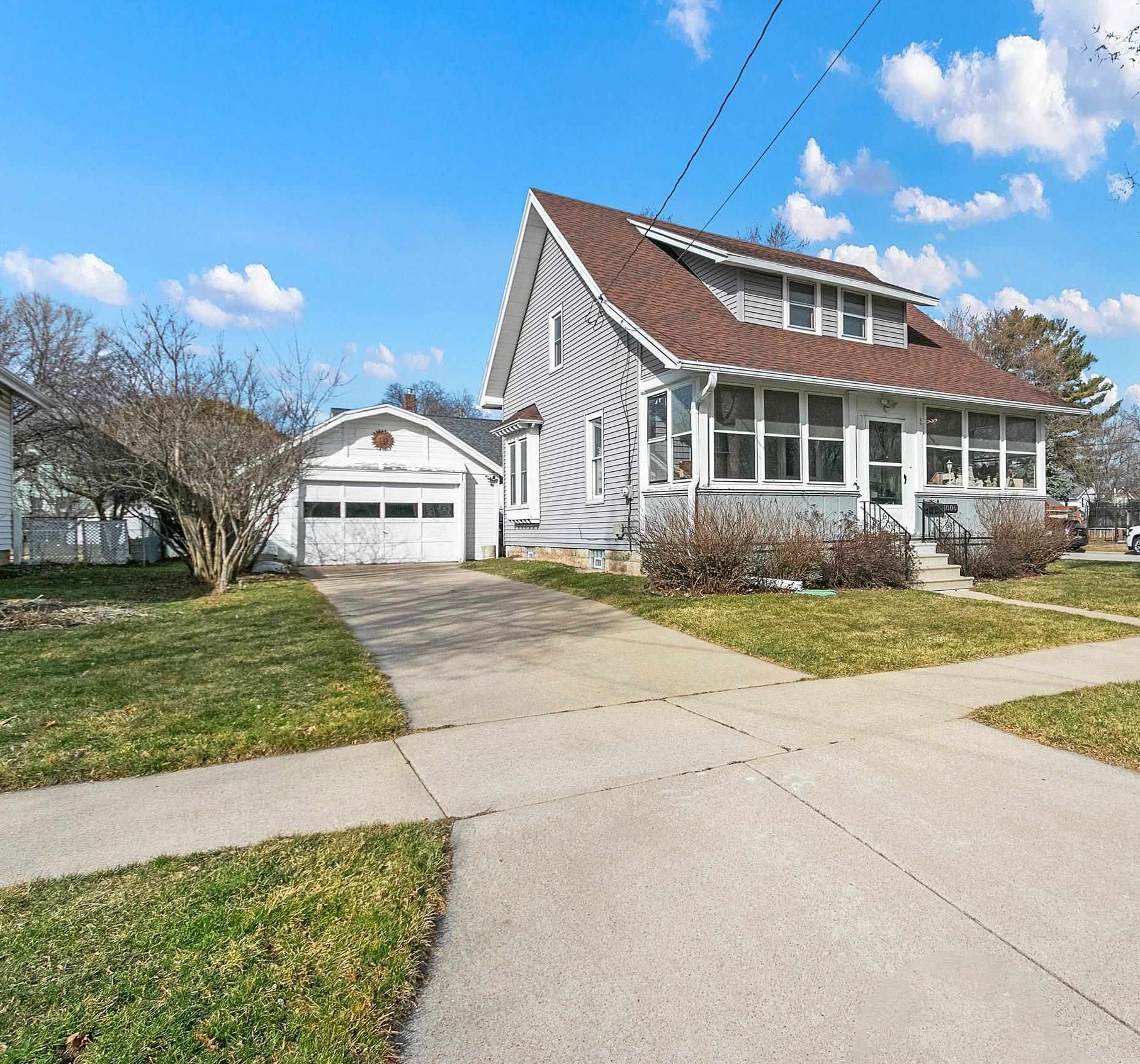 1006 W LORAIN Street