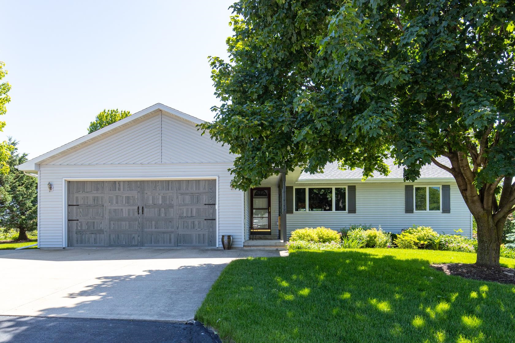 8338 MOESER Lane
