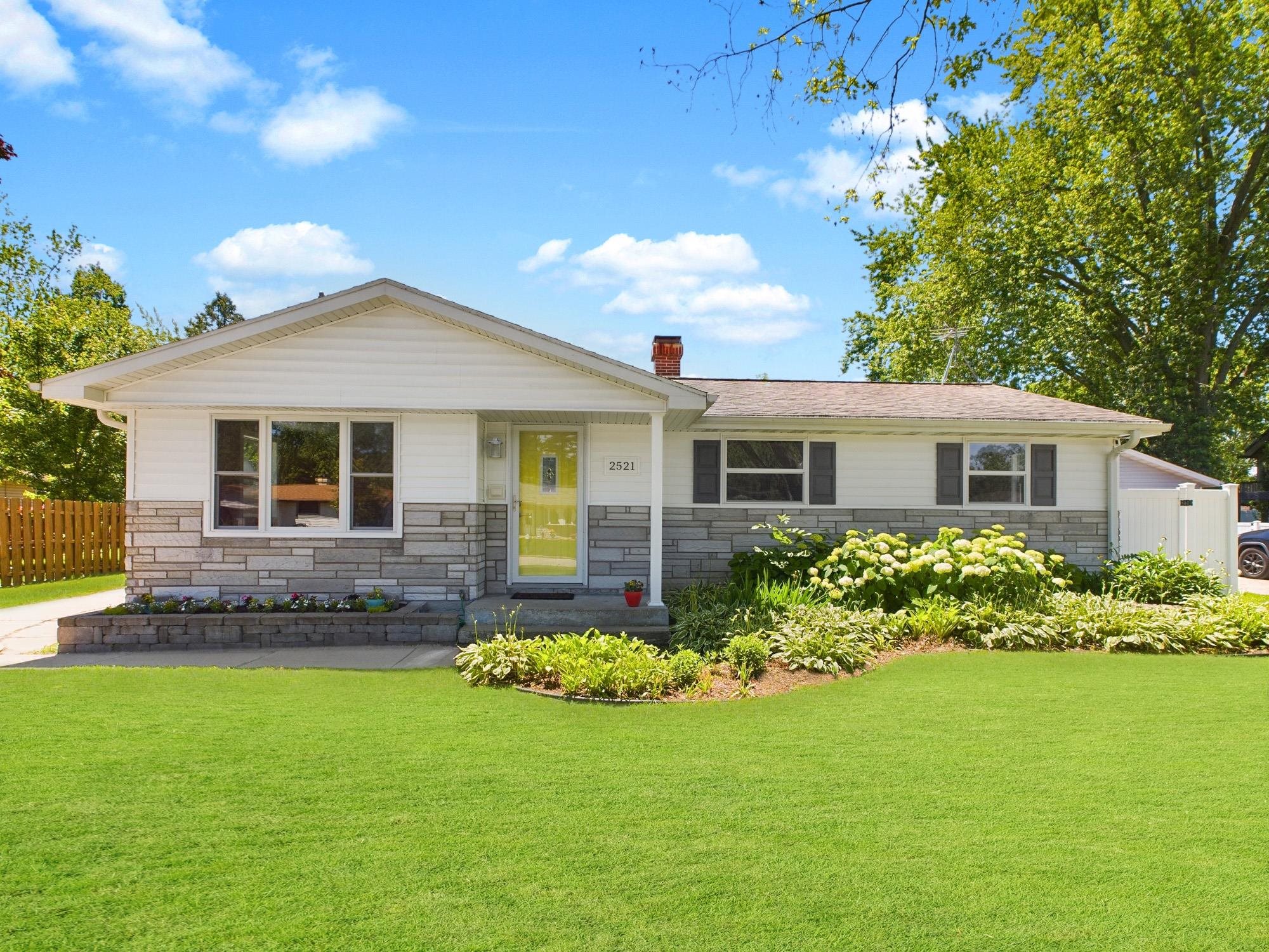 2521 SHADE TREE Lane