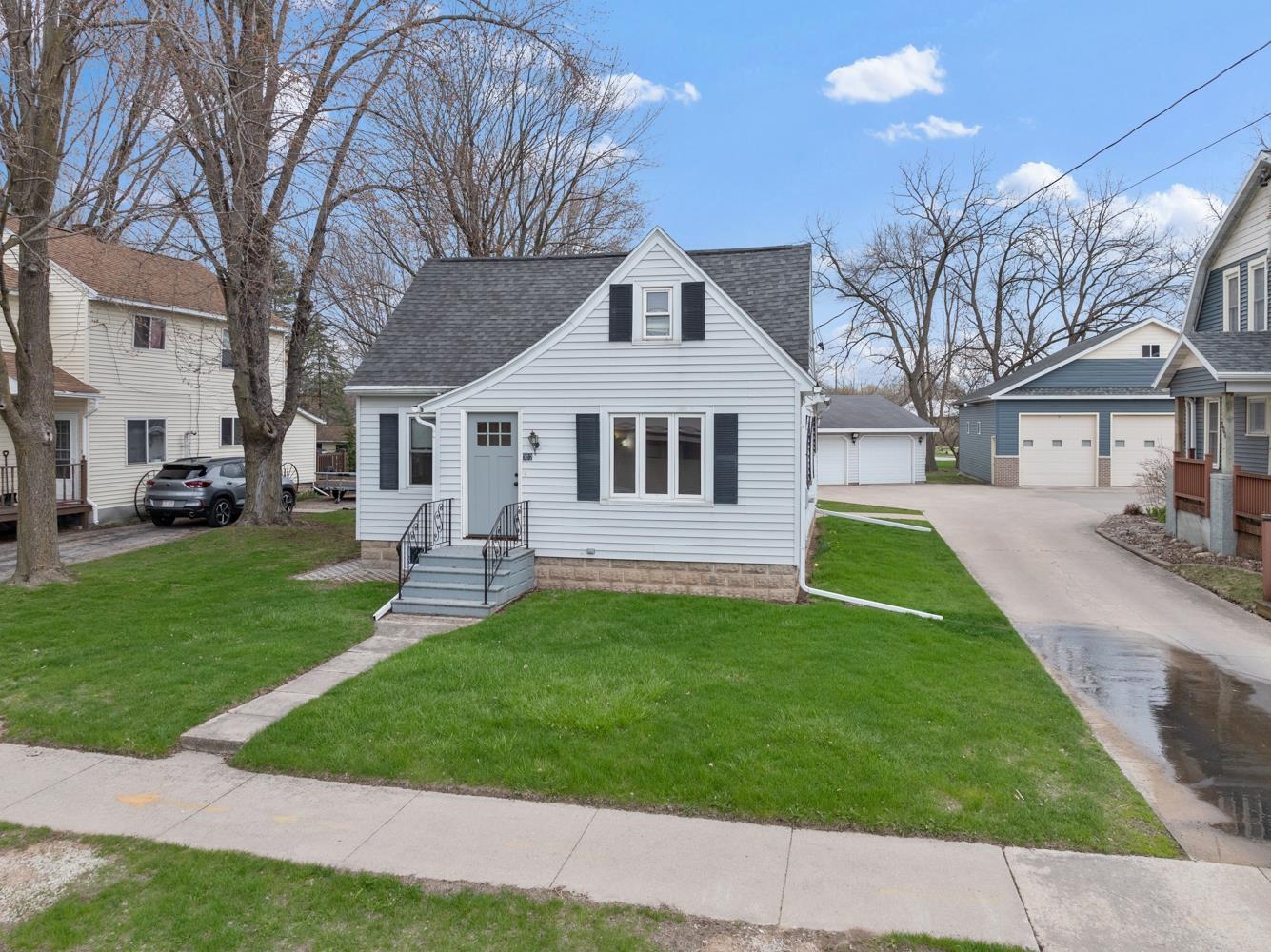 302 N MAPLE Street