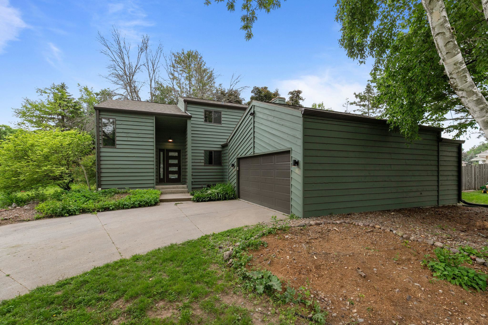 929 E NORTHWOOD Drive