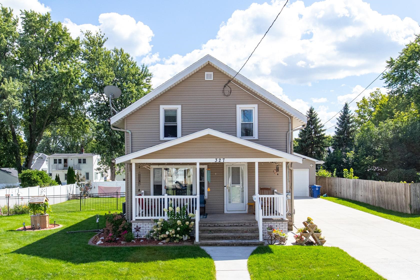 327 W MCKINLEY Avenue