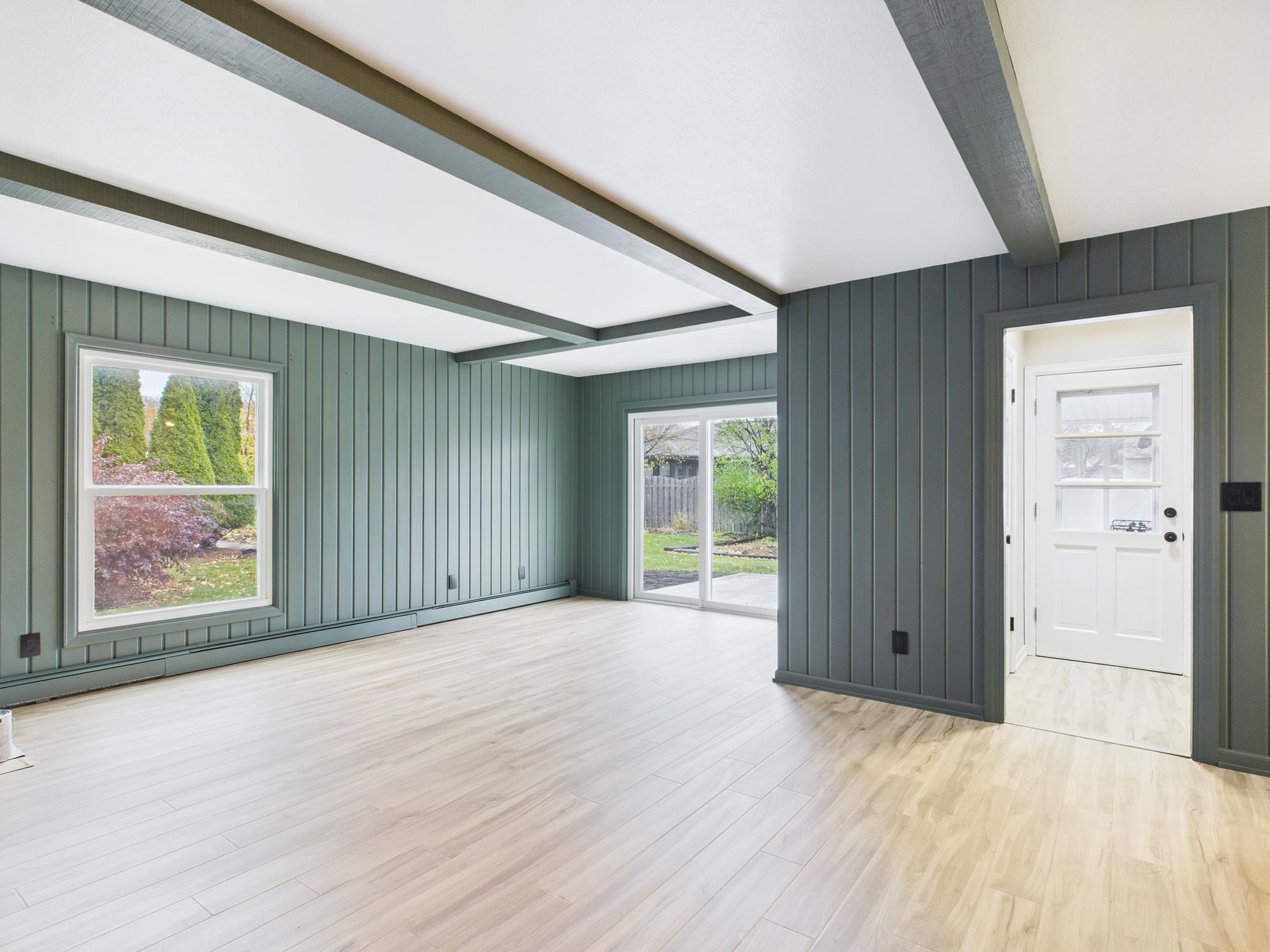 1316 MONTCLAIRE Court