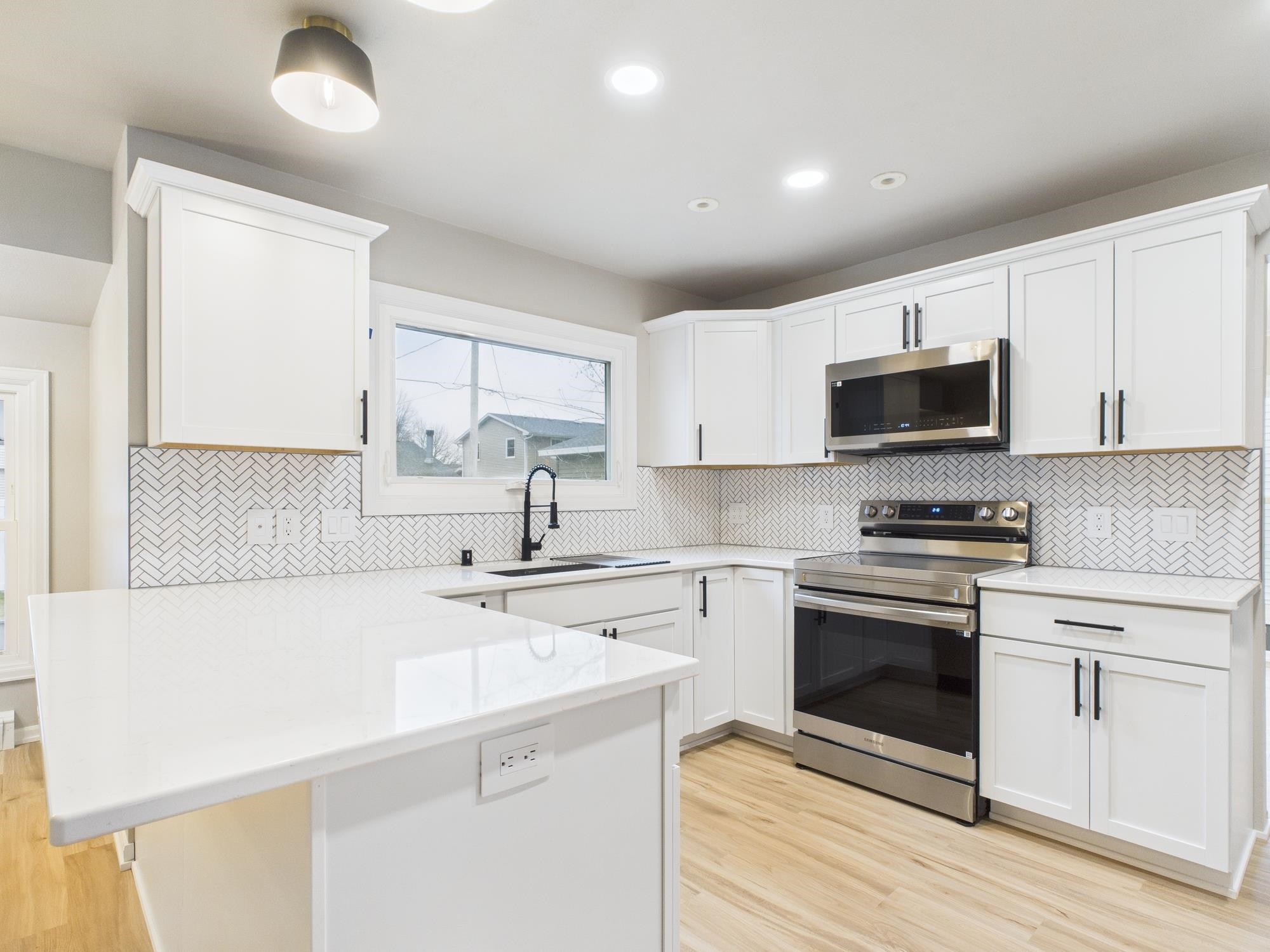 1316 MONTCLAIRE Court