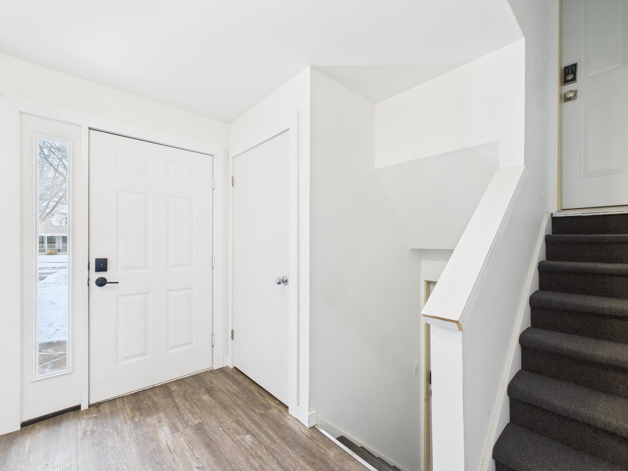 807 W GRUENWALD Avenue