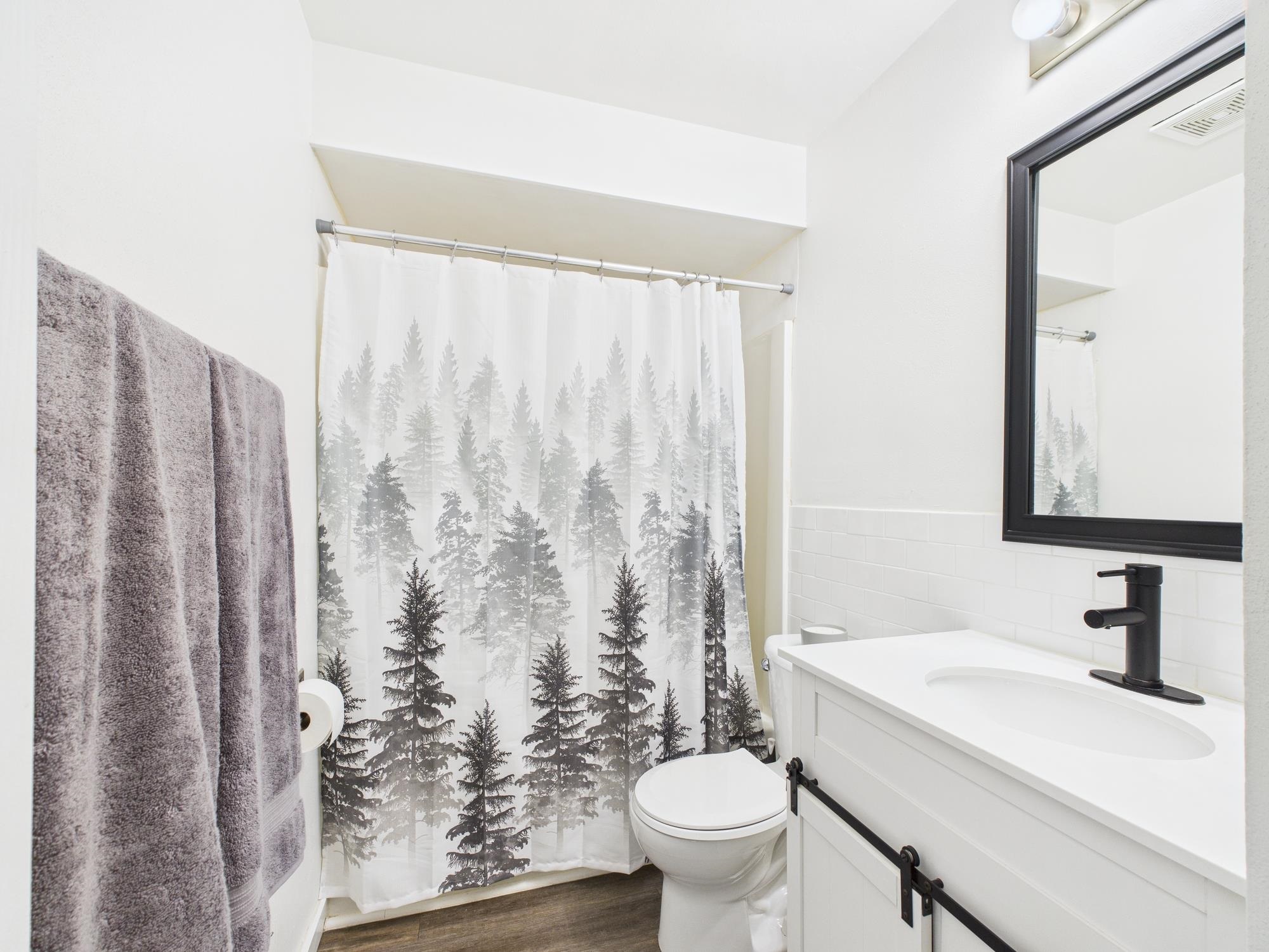 807 W GRUENWALD Avenue