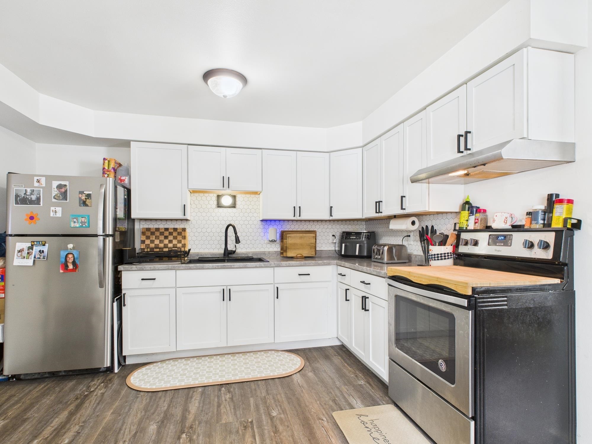 807 W GRUENWALD Avenue