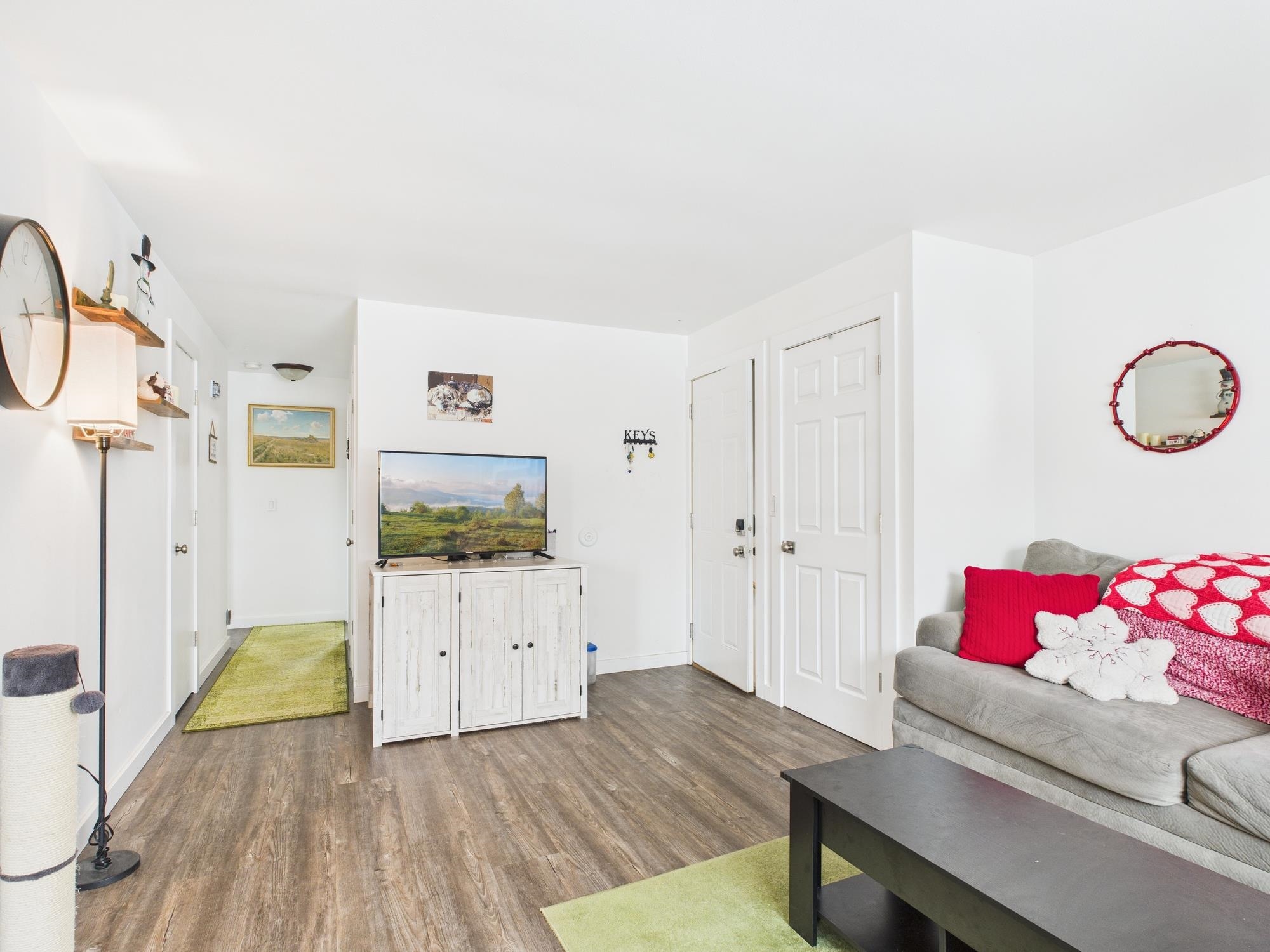 807 W GRUENWALD Avenue