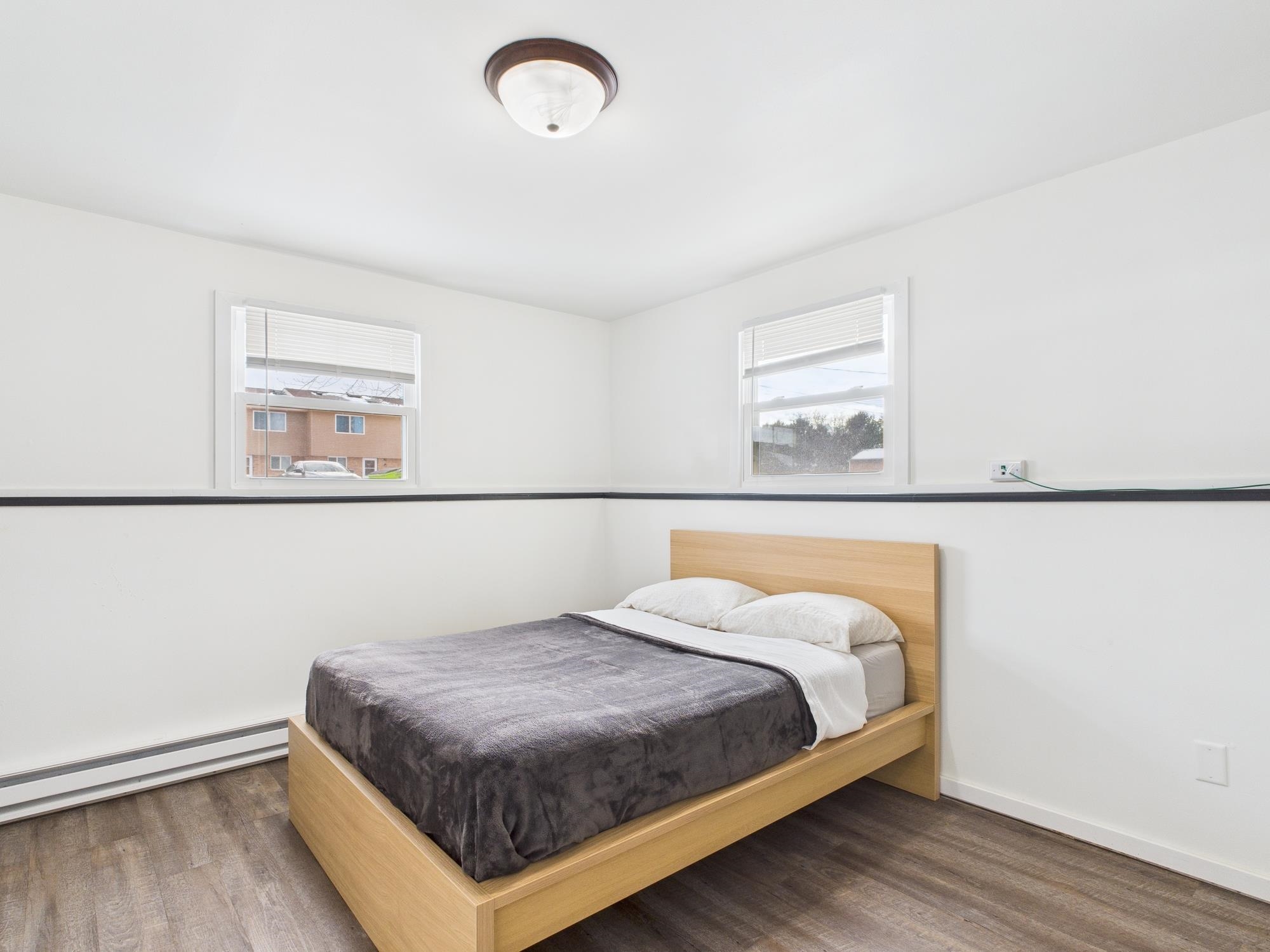 807 W GRUENWALD Avenue